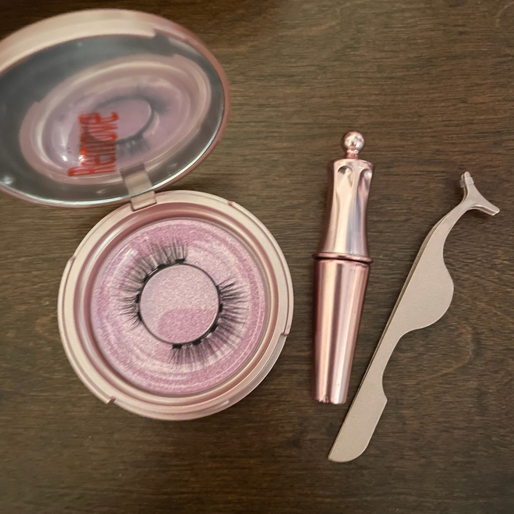 HOST PICK🎉Magnetic eyeliner and lashes - Picture 3 of 3